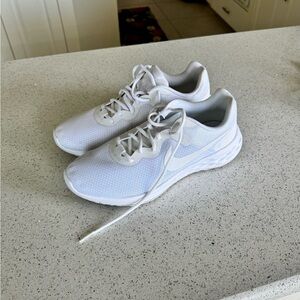 Men’s Nike Revolution 6 Size 11, New never worn